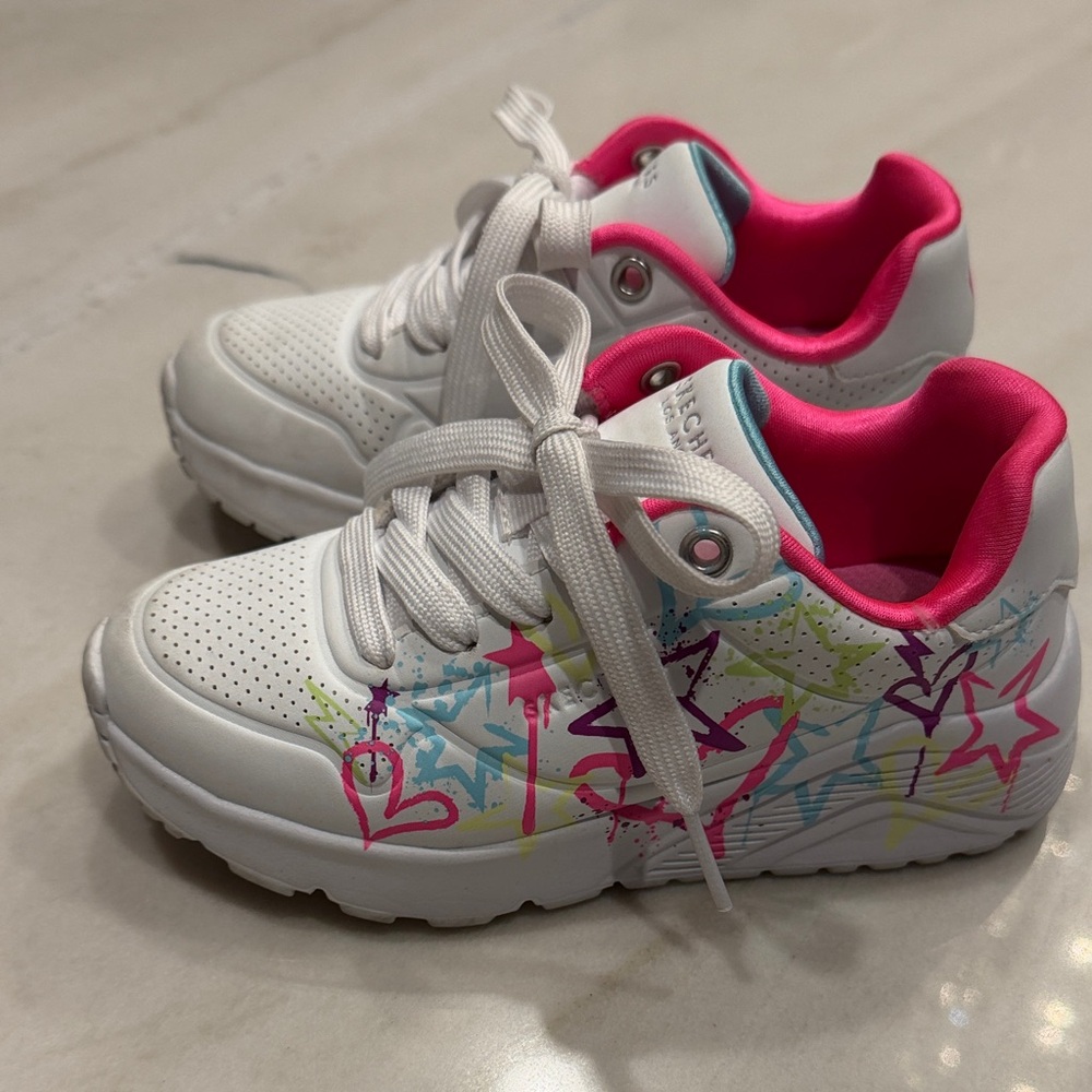 White Girls Sketchers Uno Lite - My Drip Pink Lining and Colorful Graphics